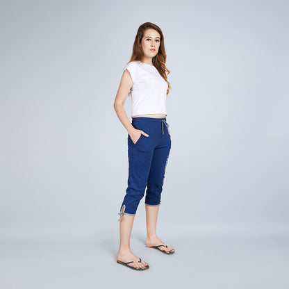 Era Women's Plain Typography Blue Capri